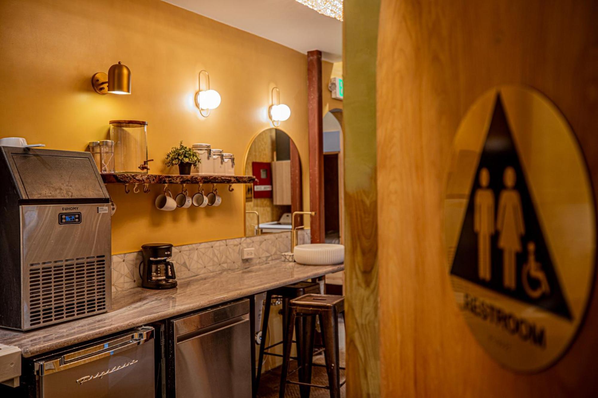 Social Stays - Santa Barbara'S First Hostel On State Street Esterno foto