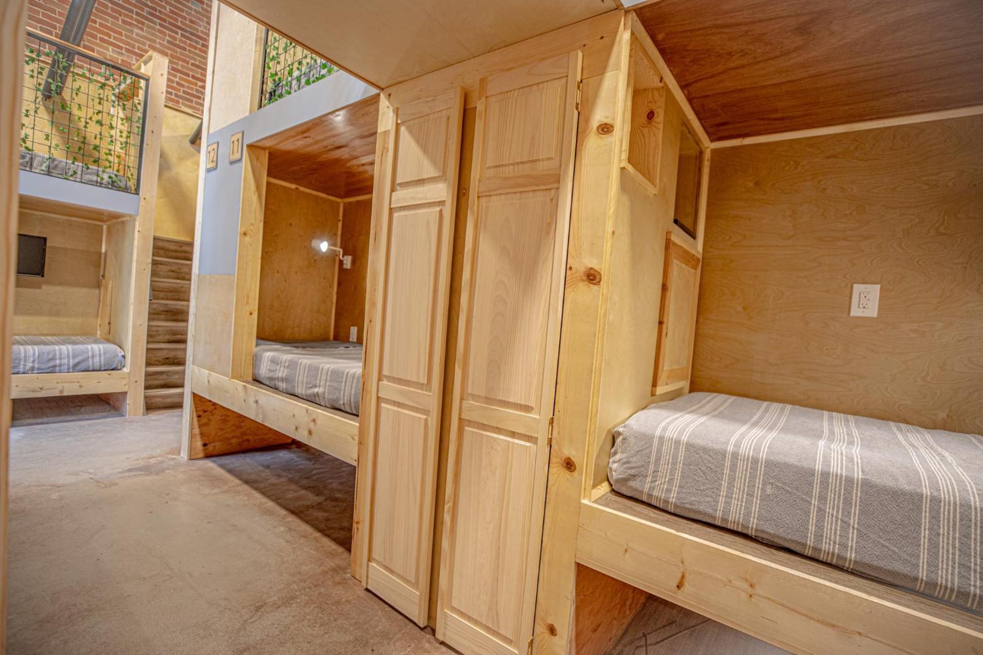 Social Stays - Santa Barbara'S First Hostel On State Street Esterno foto