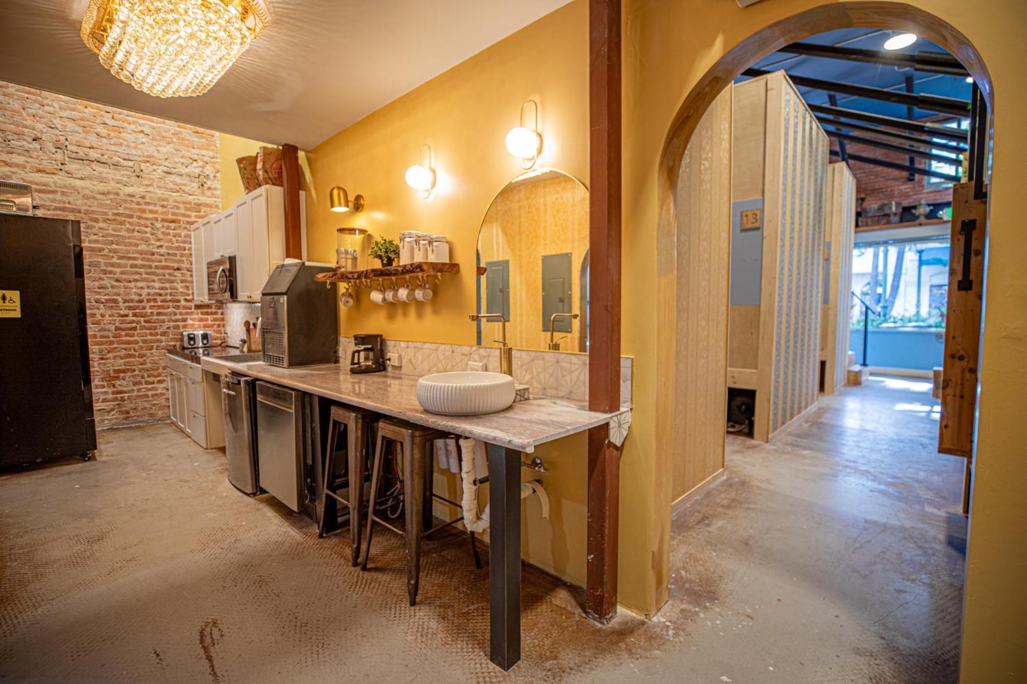 Social Stays - Santa Barbara'S First Hostel On State Street Esterno foto