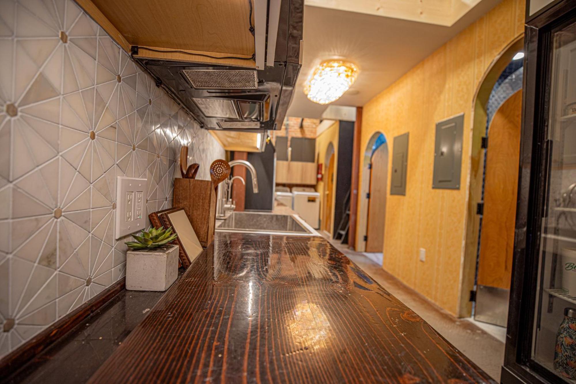 Social Stays - Santa Barbara'S First Hostel On State Street Esterno foto