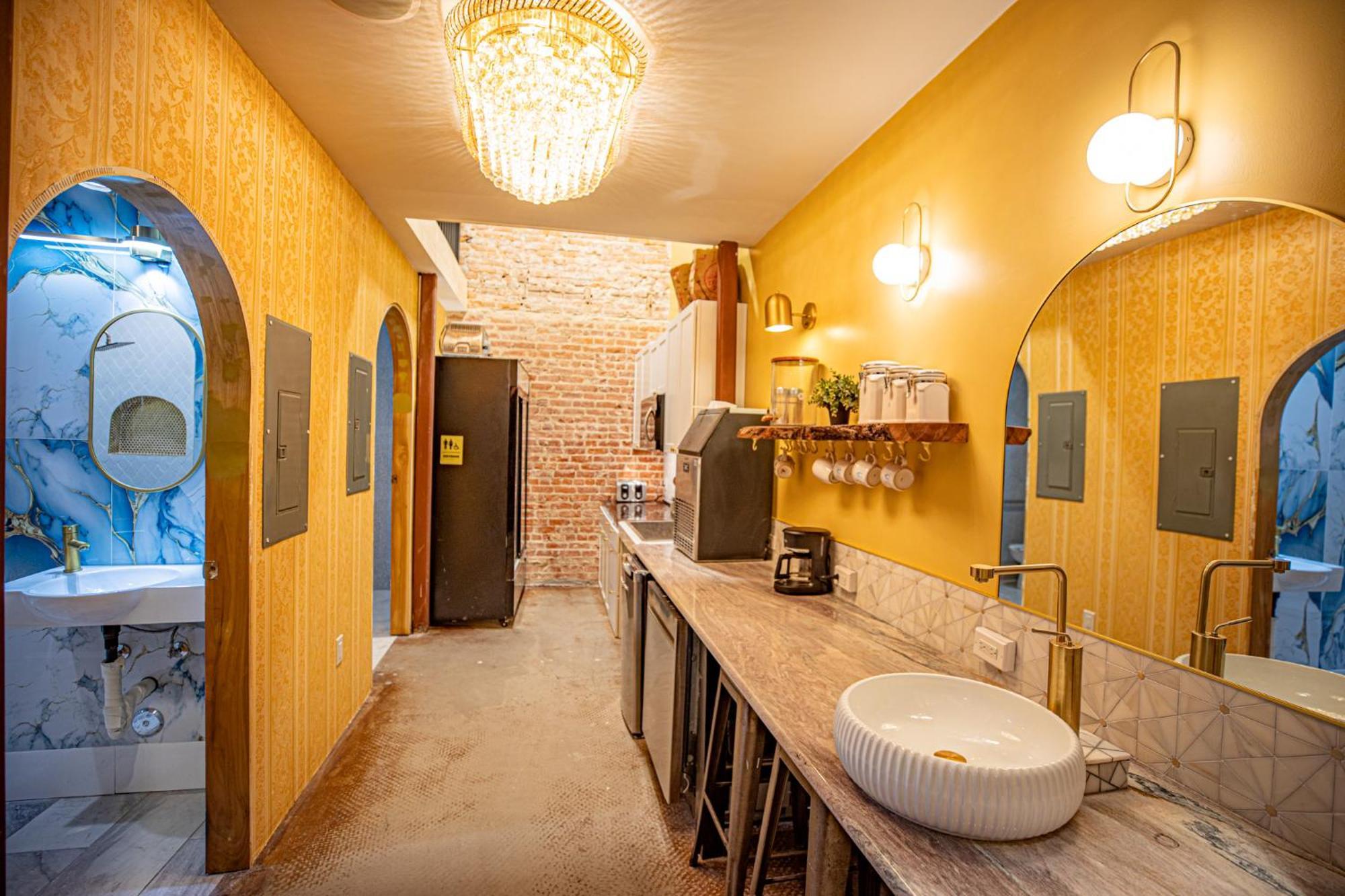 Social Stays - Santa Barbara'S First Hostel On State Street Esterno foto