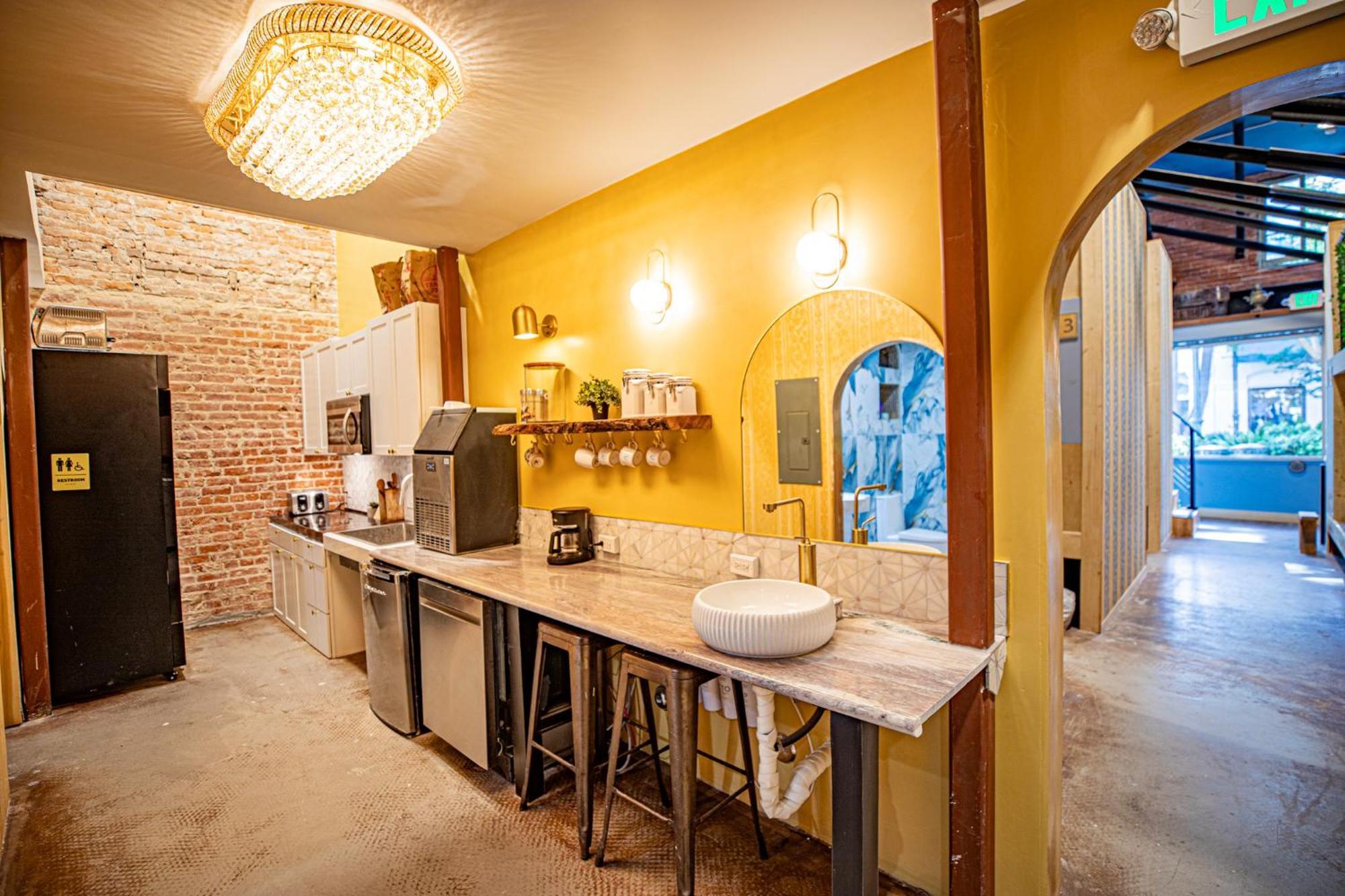 Social Stays - Santa Barbara'S First Hostel On State Street Esterno foto