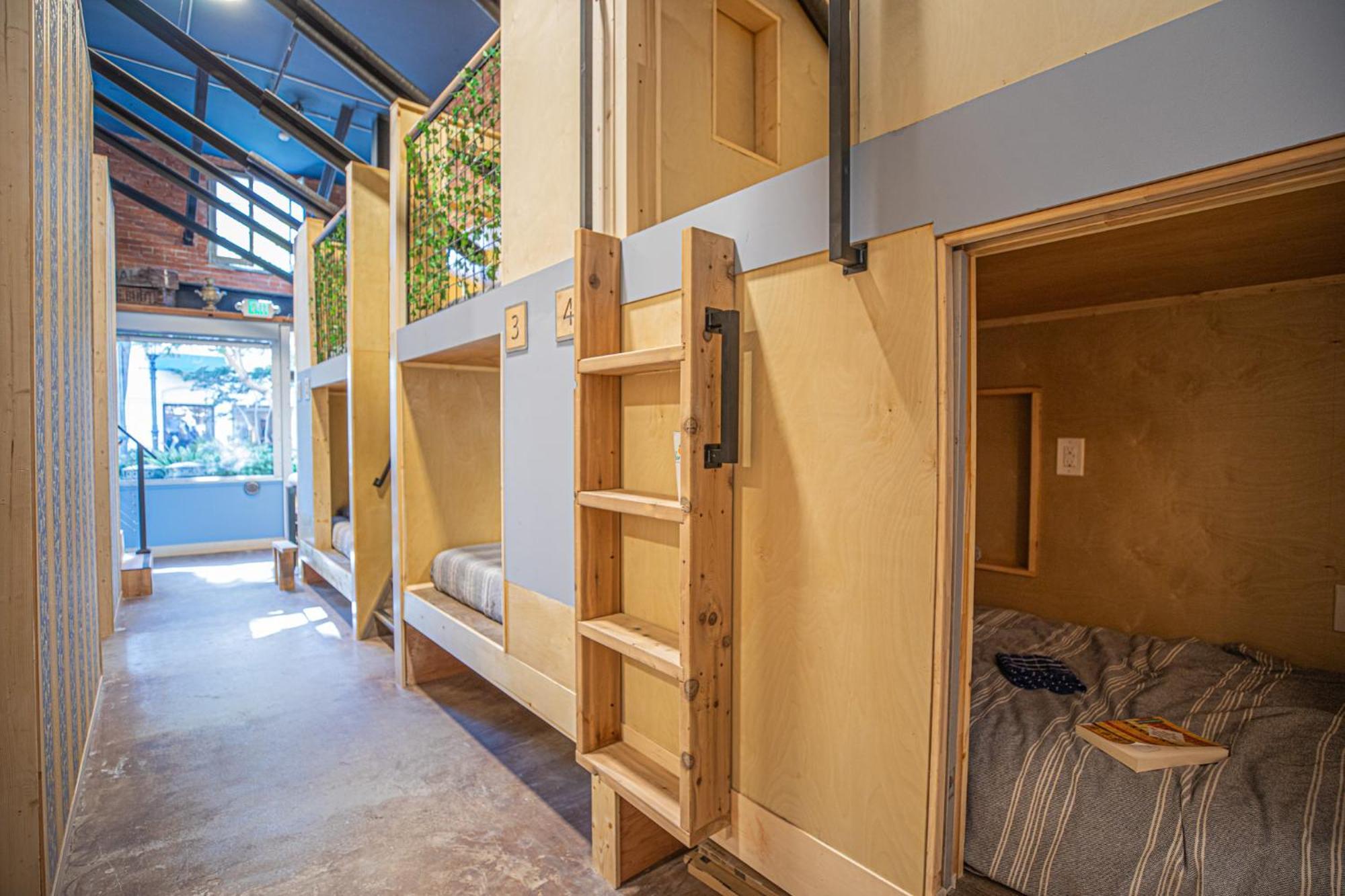 Social Stays - Santa Barbara'S First Hostel On State Street Esterno foto