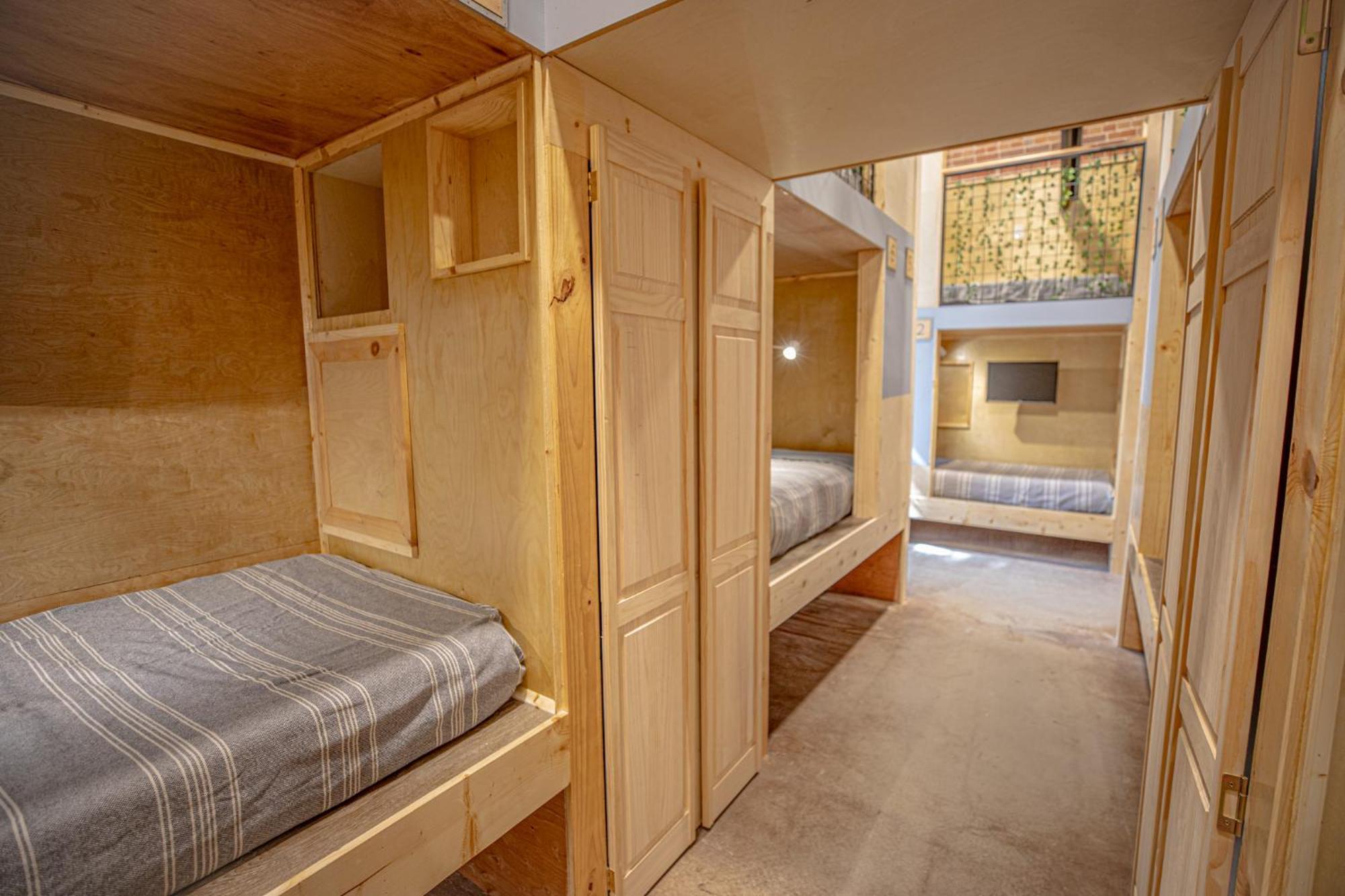 Social Stays - Santa Barbara'S First Hostel On State Street Esterno foto