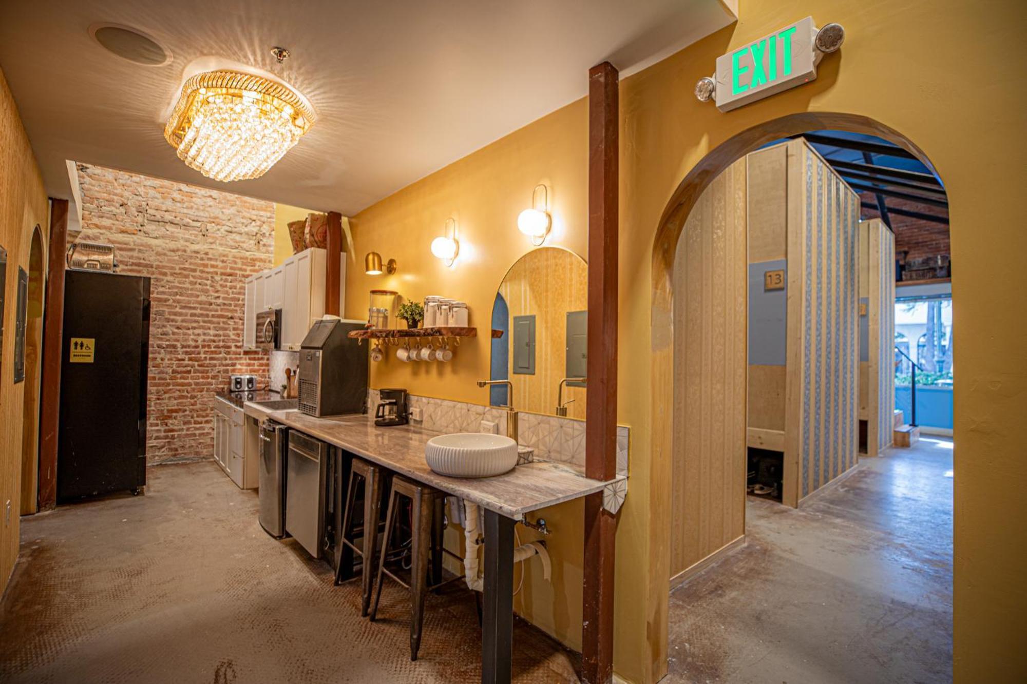 Social Stays - Santa Barbara'S First Hostel On State Street Esterno foto
