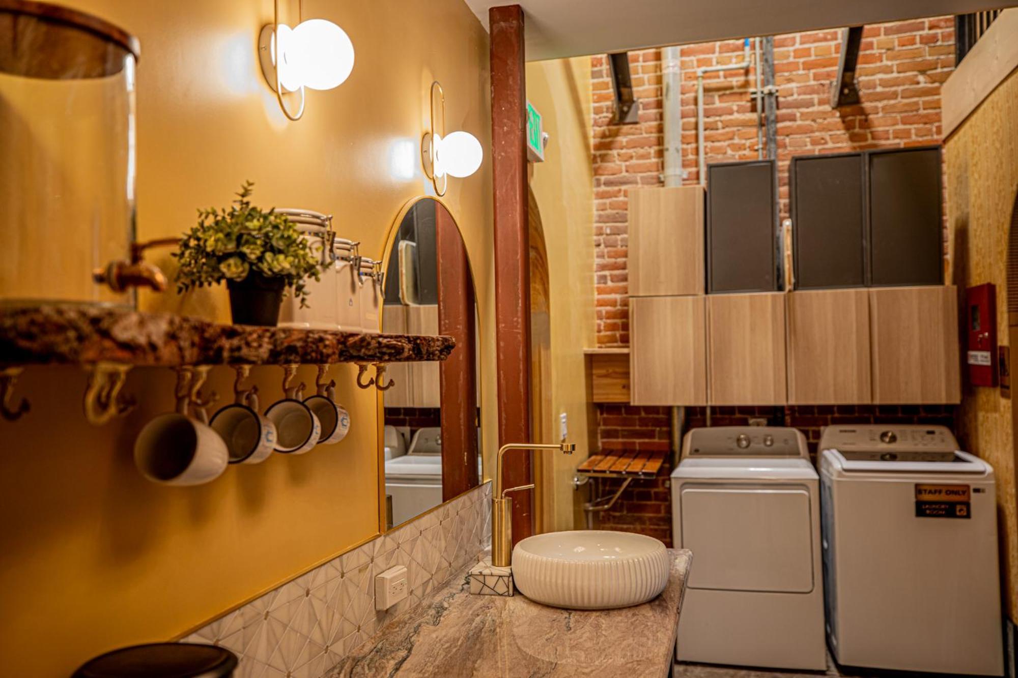 Social Stays - Santa Barbara'S First Hostel On State Street Esterno foto