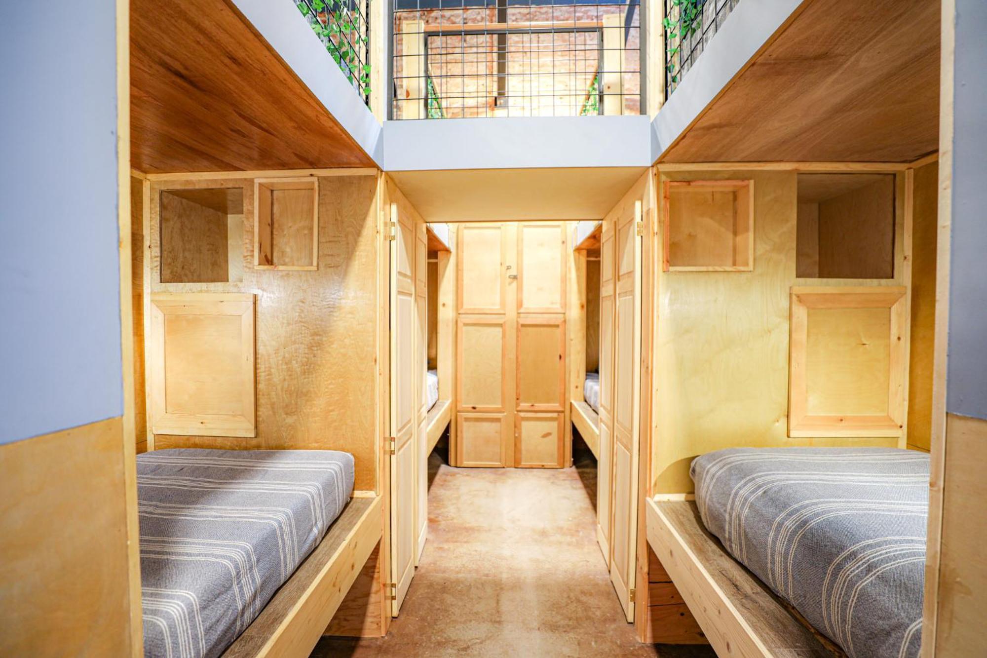 Social Stays - Santa Barbara'S First Hostel On State Street Esterno foto