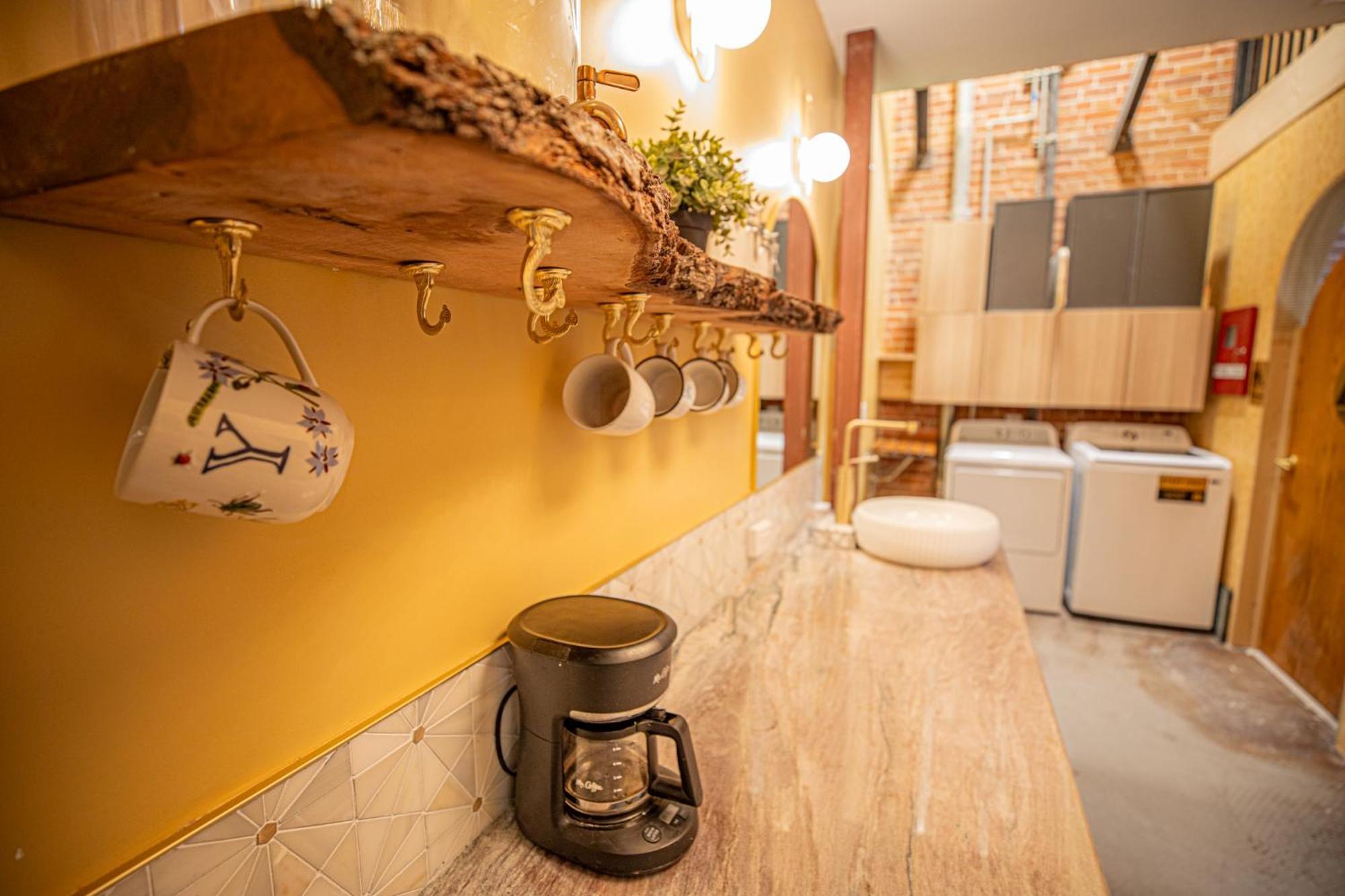 Social Stays - Santa Barbara'S First Hostel On State Street Esterno foto