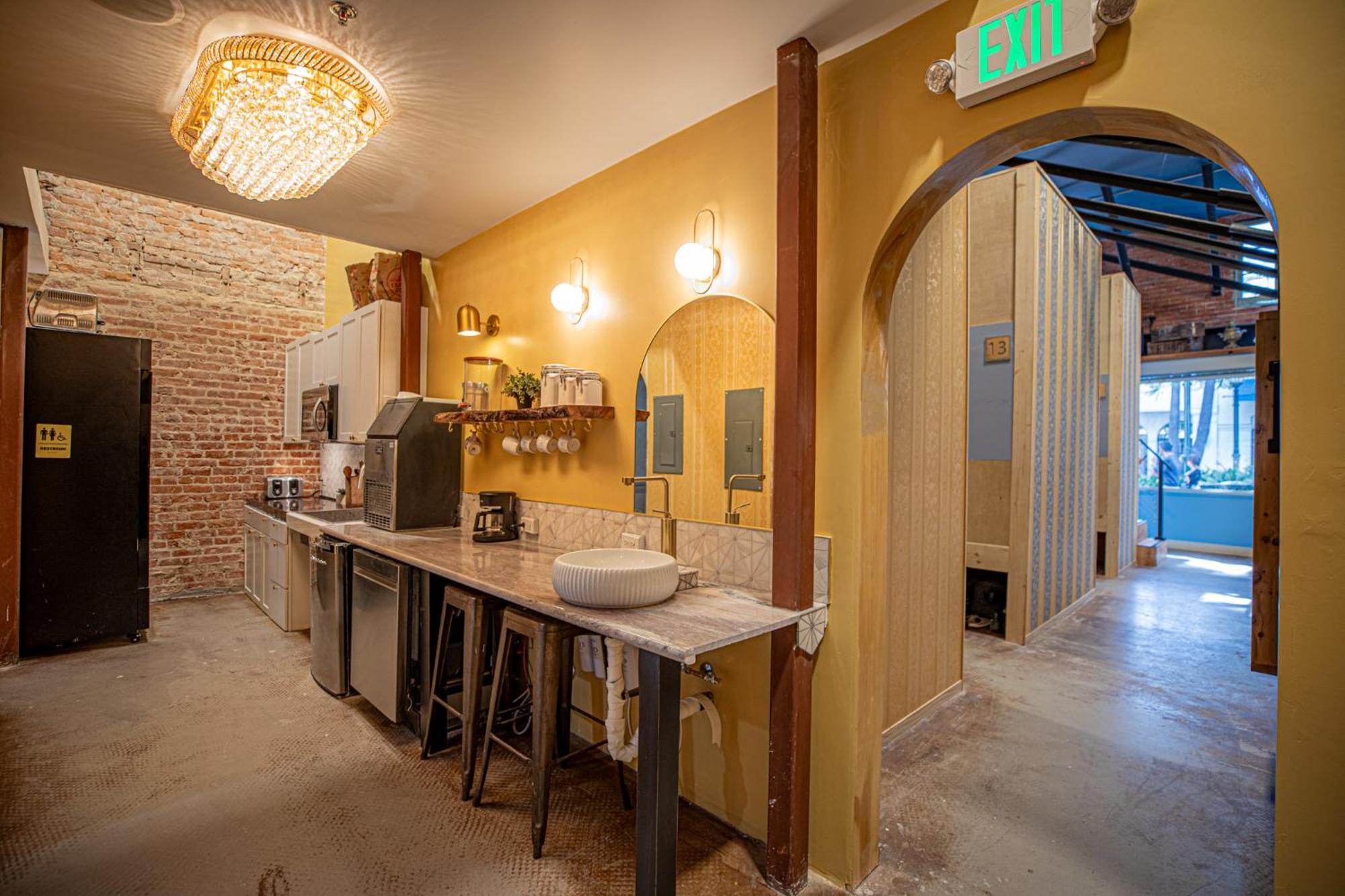 Social Stays - Santa Barbara'S First Hostel On State Street Esterno foto