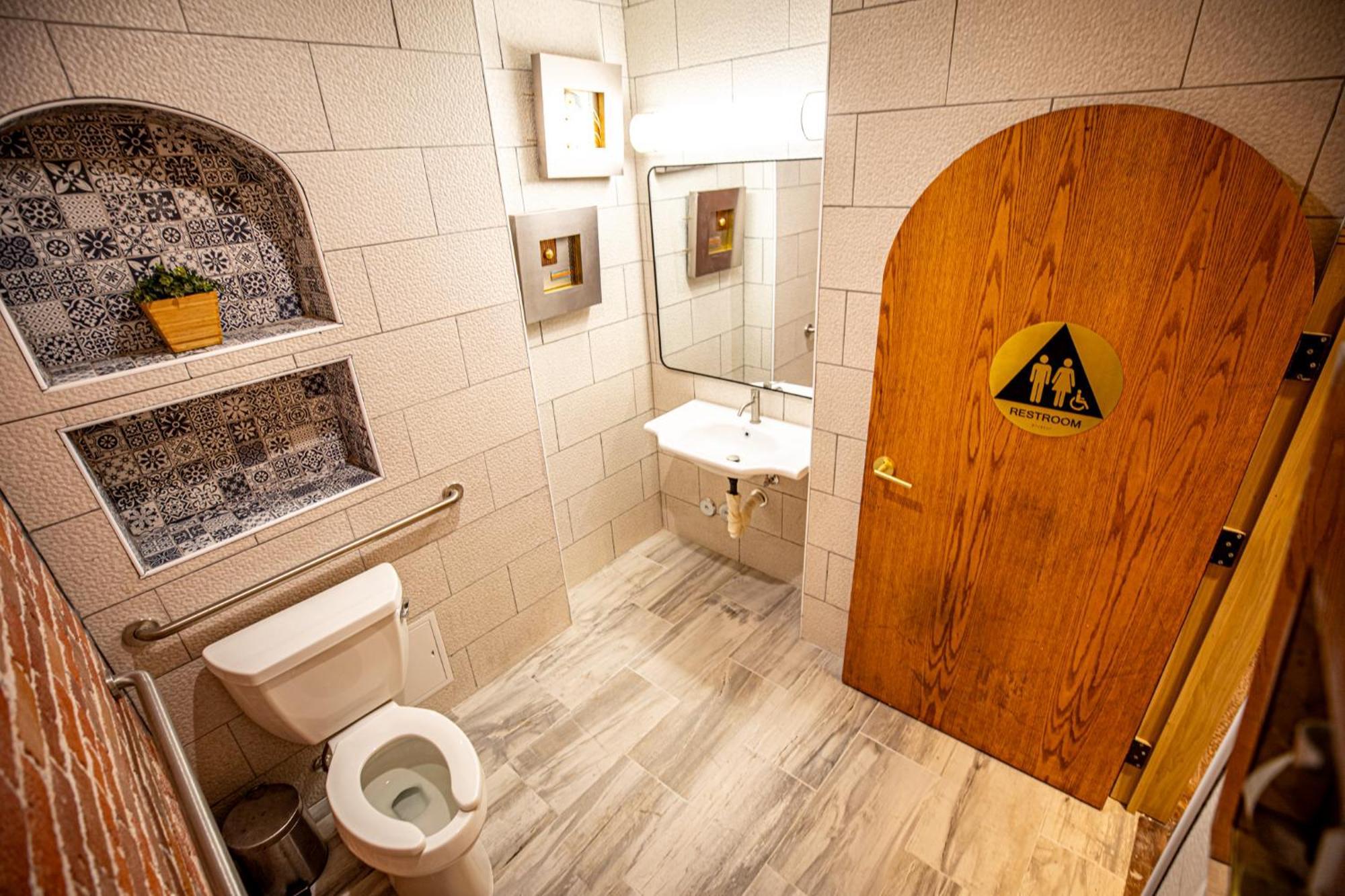 Social Stays - Santa Barbara'S First Hostel On State Street Esterno foto